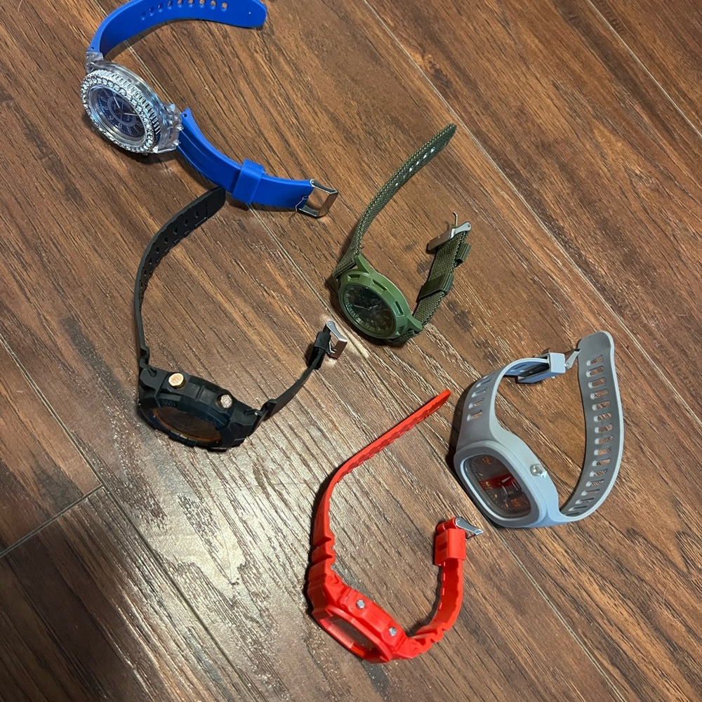 Stylish Men's Watch Set in Blue, Black, Green, Red, and Gray - Picture 3 of 4
